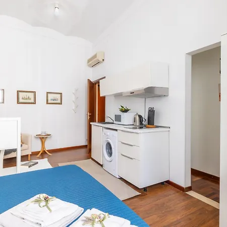 Monti Apartment *